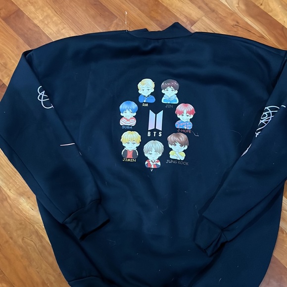 BTS crewneck - Picture 2 of 2